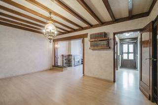 Dans la Schorbeekstraat, un quartier verdoyant et calme, nous trouvons cette maison familiale à vendre à rénover. La maison dispose d'un grand...