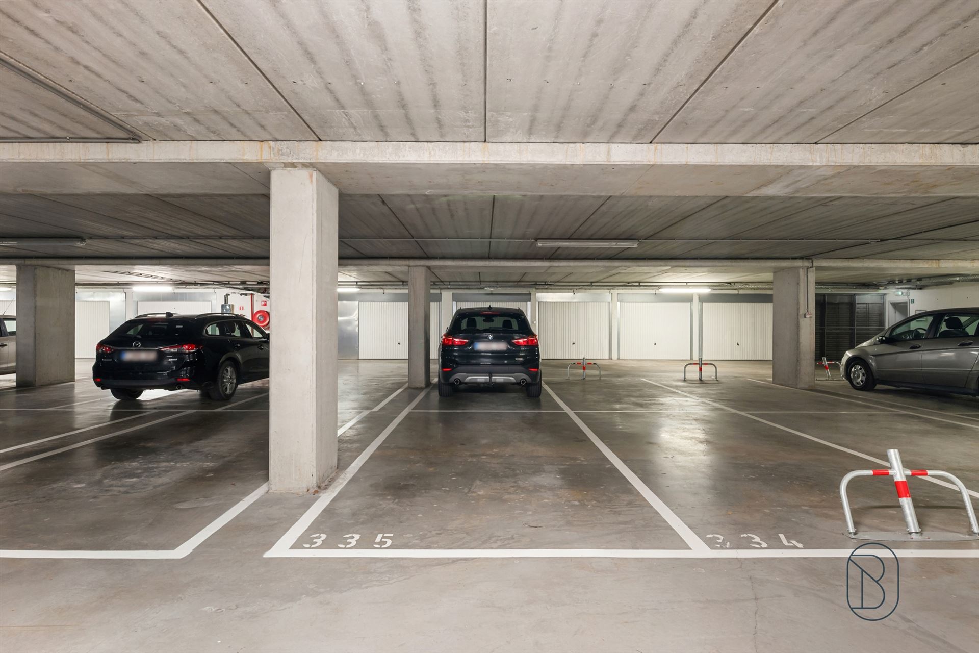 Place de stationnement pratique dans un emplacement de choix à Roulers - De Munt ! Place de stationnement souterraine au parking De Munt à Roulers.