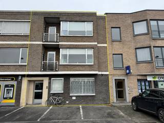 Appartementsgebouw met 3 verhuurde appartementen te ZulteGelegen in het centrum van Zulte, vlakbij de kerk en centraal tussen Waregem (Kortrijk) en...