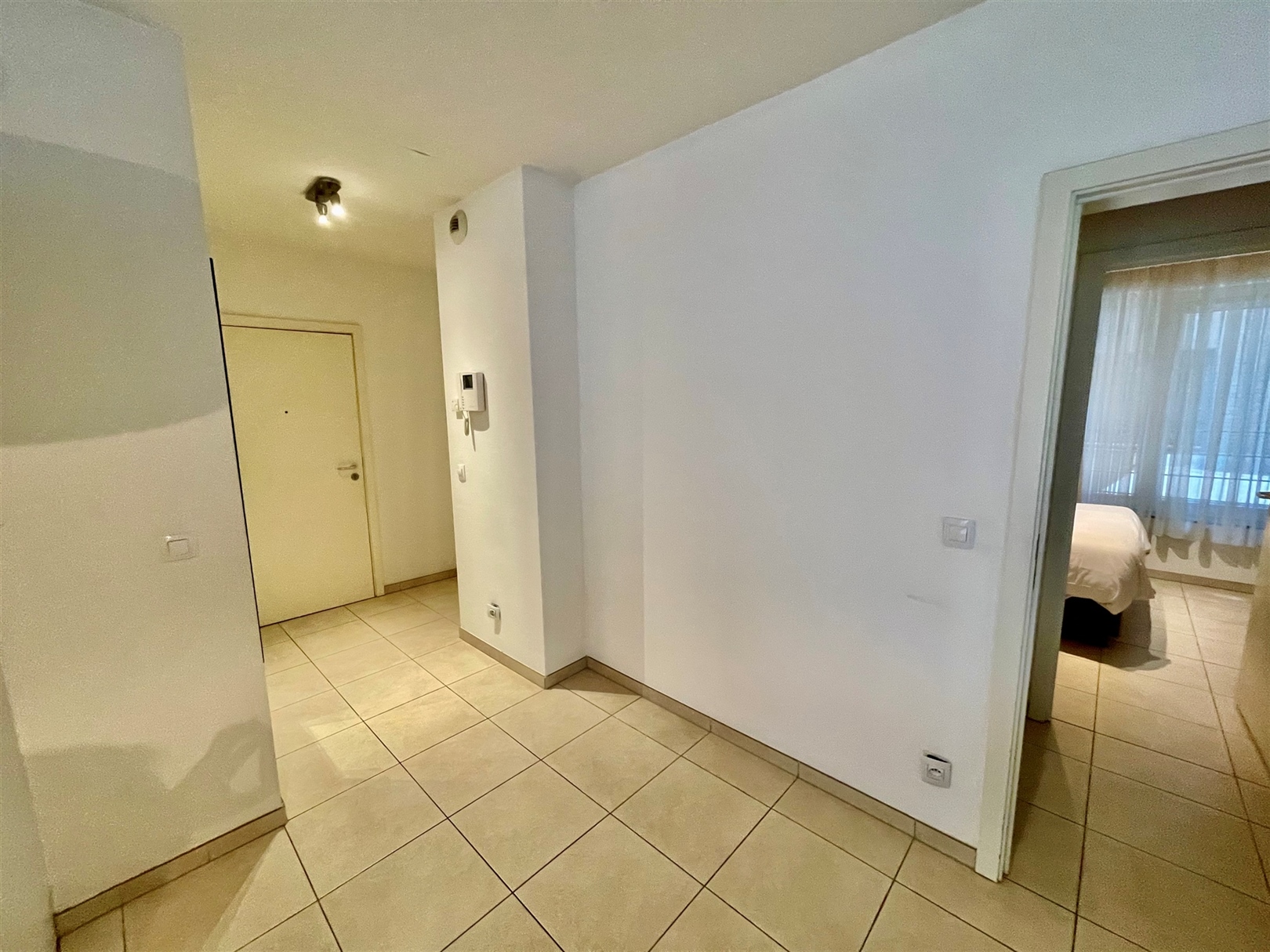 Gemeubelde &amp; ruim appt van 83 m² met terras en 2/3 slpkmrs! - foto 4