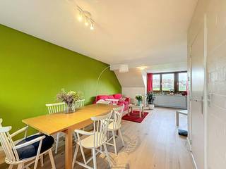 Op zoek naar een comfortabele nieuwe thuis in een rustige, residentiële omgeving? Dit charmante appartement aan de Kerkveldstraat 175 in Beersel (1650) biedt een perfecte combinatie van ruimte en gezelligheid.<br /><br />Indeling van het appartement: <br /><br />Het appartement heeft een logische en open indeling, ideaal voor een alleenstaande of een koppel:<br /><br />-Inkomhal: Een afgescheiden, gastvrije ruimte bij het binnenkomen.<br />-Leefruimte met open keuken: Het hart van het appartement. Deze ruime kamer biedt voldoende plaats voor een gezellige zithoek en eettafel, en sluit naadloos aan op de functionele open keuken.<br />-Slaapkamer: Een volwaardige en rustige kamer.<br />-Badkamer: Voorzien van alle nodige comfort.<br />-Toilet: Een apart toilet, wat zorgt voor extra gebruiksgemak.<br /><br />Praktische details:<br /><br />Het appartement bevindt zich in een kleinschalig gebouw. Dit betekent dat je geniet van een rustige woonomgeving met weinig buren en een persoonlijkere sfeer.<br /><br />Interesse?<br />Zie jij jezelf al wonen in dit gezellige appartement in de groene rand rond Brussel? Neem dan snel contact met ons op voor meer informatie of om een bezichtiging in te plannen. We leiden je met veel plezier rond!