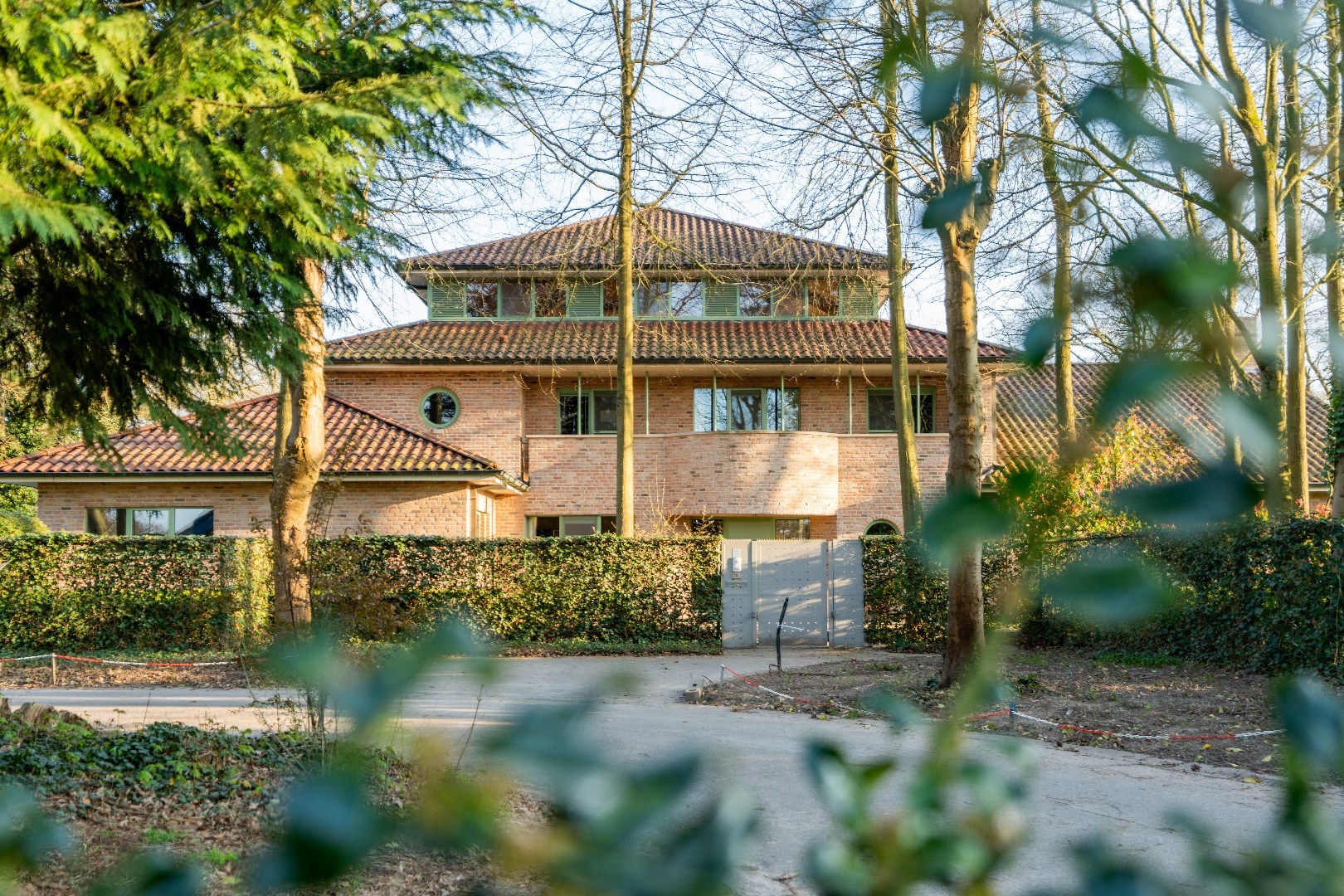 Riante villa met binnenzwembad op een uitzonderlijk domein van 6.426 m² - foto 2
