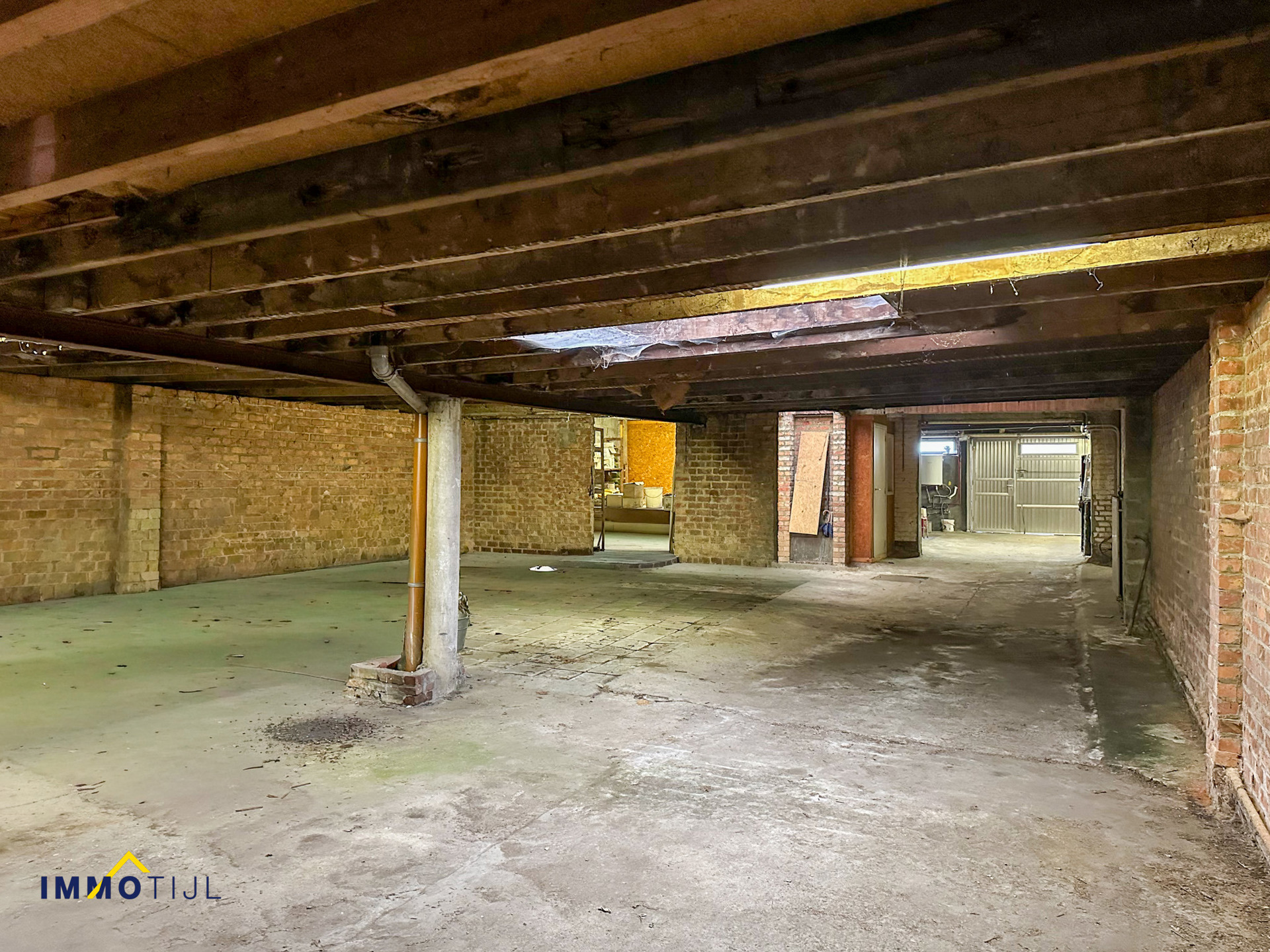 Grote opslagruimte/garage met woning te Aalst!  - foto 2