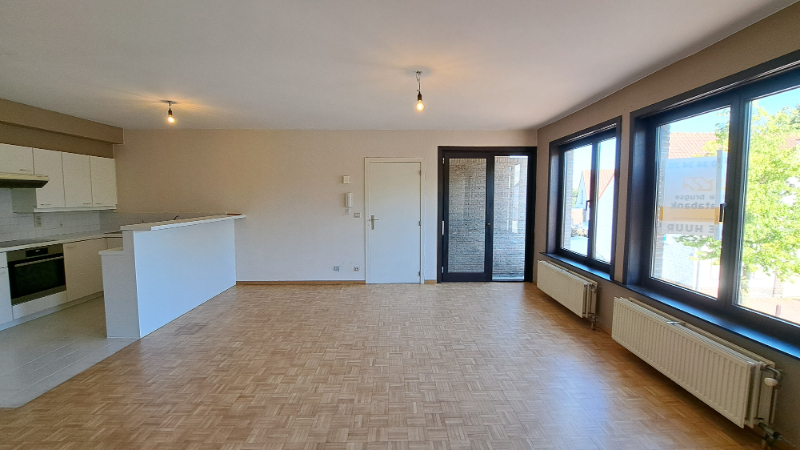 Comfortabel 2-slaapkamerappartement met Terras te huur in Oostkamp - foto 3