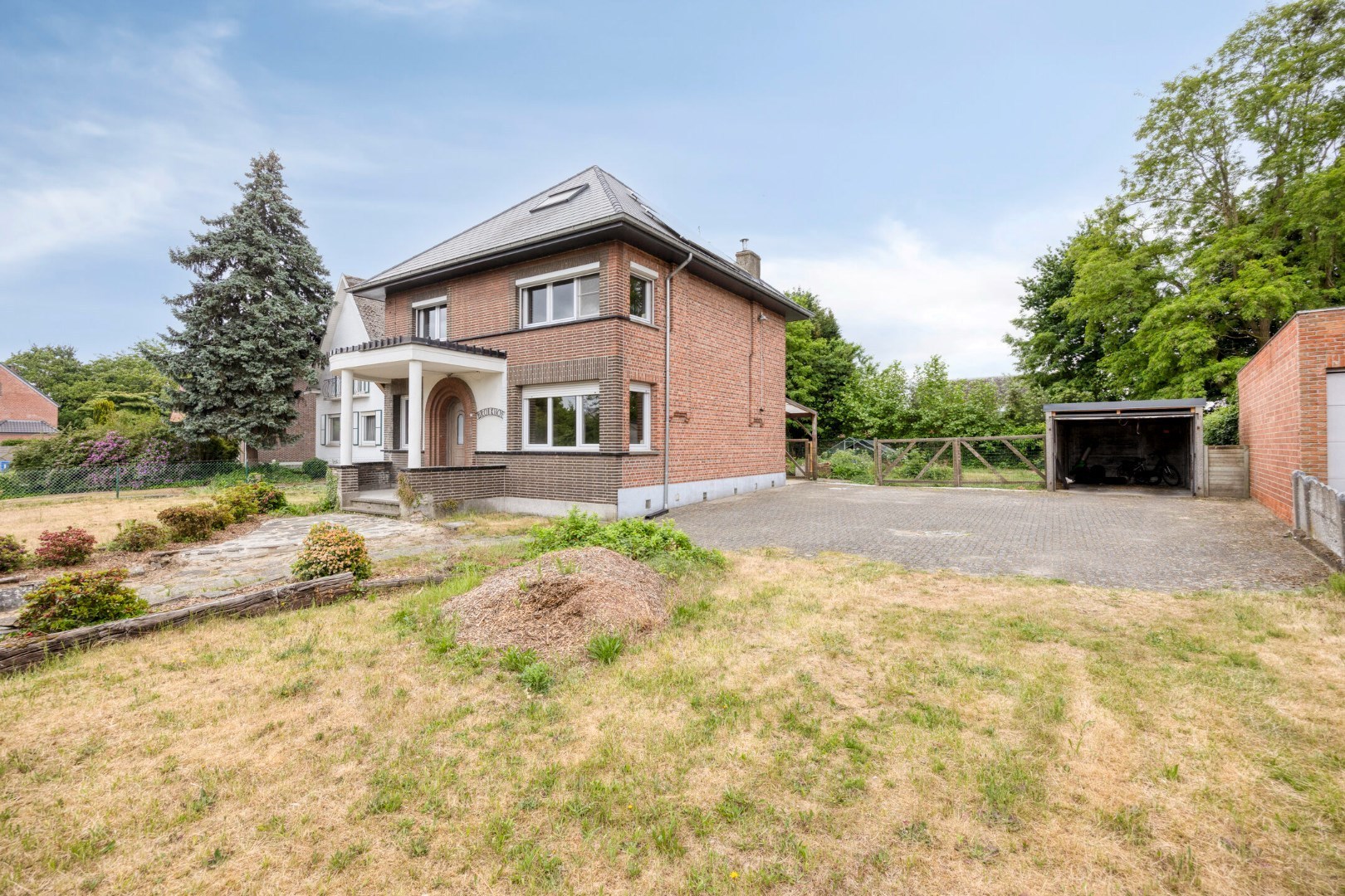 Zeer ruime woning met 4 slpks, garage en tuin. Centrale ligging. - foto 4