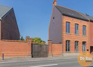 EERSTE BEZOEKDAG ZATERDAG 28/03 VAN 10U TOT 13U (enkel op afspraak)GIJZEGEM - Dit te renoveren herenhuis met een straatbreedte van maar liefst 16...