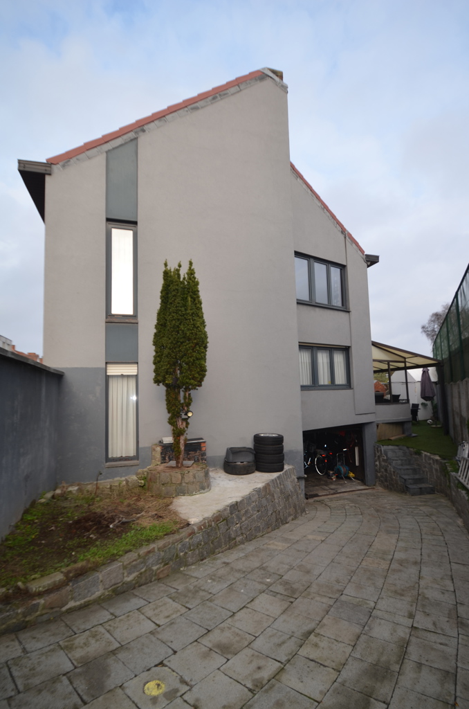 ZELE centrum: instapklare, heel ruime woning met 4 slk - foto 2