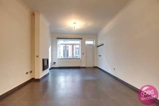 CHARMANT EN INSTAPKLAAR STADSHUIS MET TERRAS EN 3 SLAAPKAMERS IN HARTJE STADIn een rustige straat, pal in het centrum van de stad en met werkelijk...