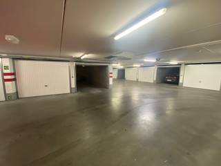 Garagebox in beveiligde residentie, vlakbij de Kustlaan, het Albertplein en de Sparrendreef.Vrij vanaf 1 oktober 2024...