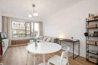 Ontdek deze instapklare studio aan Belgiëlei 94, gelegen in Antwerpen. Dankzij de centrale ligging, de vlotte bereikbaarheid en de nabijheid van winkels, horeca en openbaar vervoer is dit de perfecte uitvalsbasis voor studenten, expats, starters of investeerders.<br /><br />Indeling:<br />• Inkomhal met ingemaakte kast<br />• Badkamer met toilet<br />• Lichtrijke leefruimte<br />• Praktische keuken met afzuiging en inductiekookplaat<br /><br />Bijzonderheden:<br />• Gerenoveerd in 2019<br />• Zeer interessante investeringsopportuniteit (studenten / expats / starters)<br />• Gebouw voorzien van personenlift<br />• Efficiënte en praktische indeling<br />• Gelegen op wandelafstand van Berchem station Centraal Station, Meir en Zurenborg<br /><br /><br /><br />Mis deze kans niet! Plan snel je bezoek en ontdek deze ruime woning zelf.<br />0496980710<br />kjento.van.hoydonck@albert.immo<br />www.albert.immo