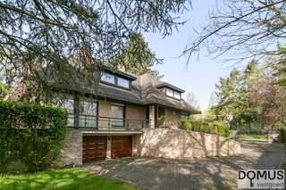 Deze statige villa is gelegen op het gegeerde grondgebied Meise, aan de rand van de Plantentuin van Meise en het exclusieve domein Bouchout...