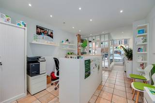 <p><span>This </span><span>commercial property</span><span> for sale is located on Gallifortlei in Deurne. Thanks to its </span><span>central commercial location</span><span>, shops, public transportation, and other businesses are nearby. The on- and off-ramps to the Antwerp Ring Road are also easily accessible.</span></p><p><span>The property has a usable area of ap'r 202 m² and combines commercial space on the ground floor with a spacious living area on the upper floors. The commercial space is currently leased to a hearing center. In addition, the property features 4 bedrooms and a pleasant private terrace.</span></p><p><span>Ground Floor</span></p><ul><li><span>Commercial space</span></li><li><span>Separate bathroom</span></li><li><span>Dining area</span></li><li><span>Kitchen</span></li><li><span>Access to the courtyard</span></li></ul><p><span>Upper floors</span></p><ul><li><span>4 full-size bedrooms</span></li><li><span>Living and dining area</span></li><li><span>Kitchen</span></li><li><span>Bathroom</span></li><li><span>Private terrace with artificial grass</span></li></ul><p><span>Highlights</span></p><ul><li><span>Combination of commercial and residential use</span></li><li><span>Central location in Deurne</span></li><li><span>4 bedrooms</span></li><li><span>Pleasant terrace and courtyard</span></li><li><span>Double-glazed windows</span></li></ul><p><span>Dimensions and square footage are approximate.</span></p><p><span>Are you interested in this commercial property for sale in Deurne, looking for other real estate, or would you like to know the value of your property? Then you’ve come to the right place at BOLT immo! We’d be happy to help you.</span></p>