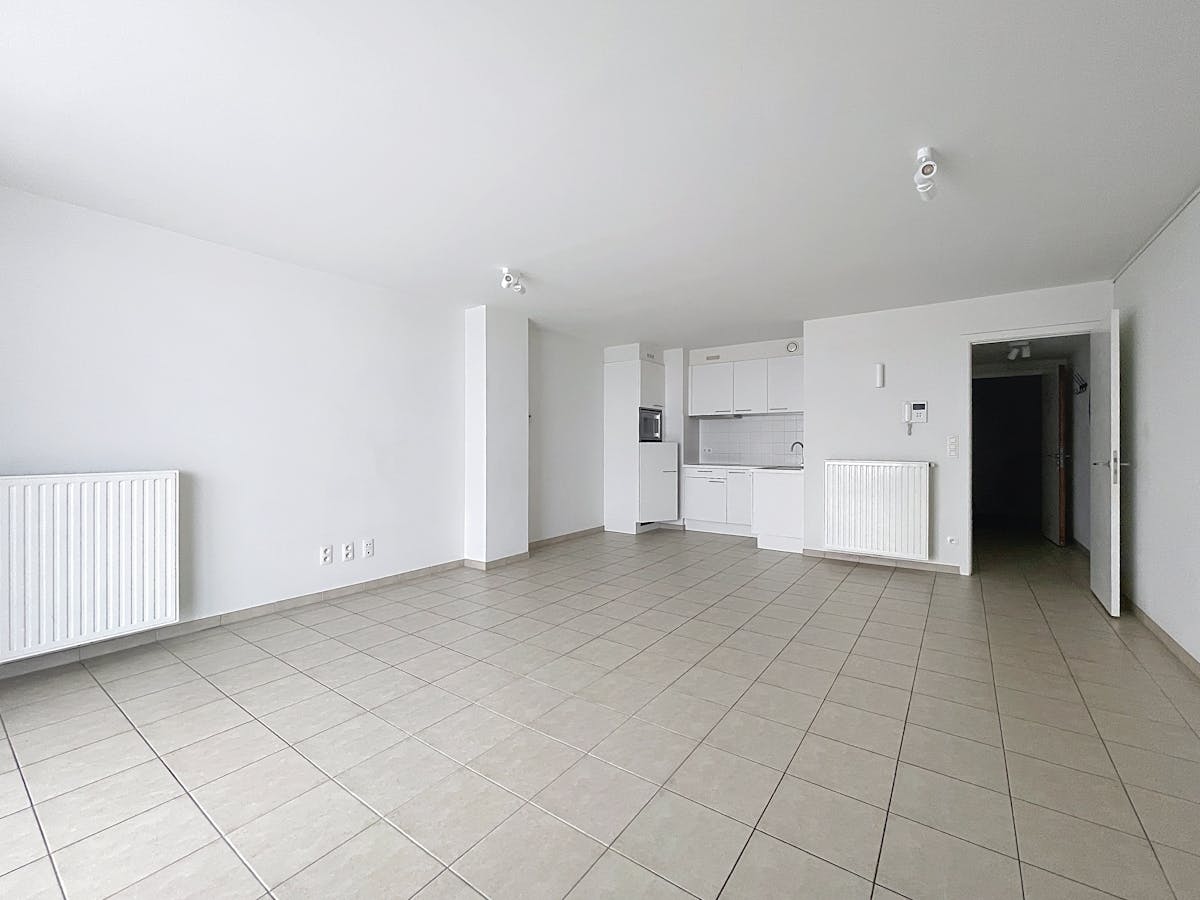 Molenbeek - Spacieux studio à louer au 12ème étage - photo 3