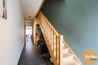 EERSTE BEZOEKDAG ZATERDAG 13 DECEMBER 2025 VANAF 10U (ENKEL OP AFSPRAAK: 053/60.65.60!!)HERZELE - Recente gesloten bebouwing op een centrale...