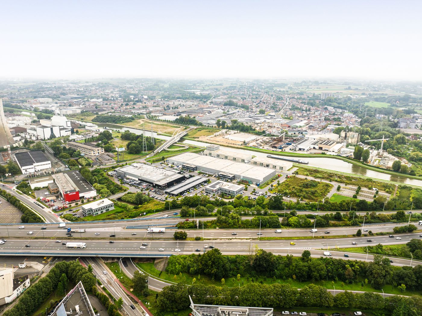 Investeringsopportuniteit: 2.039 m² lichtrijke kantoren, unieke visibiliteit naast R0. - foto 3