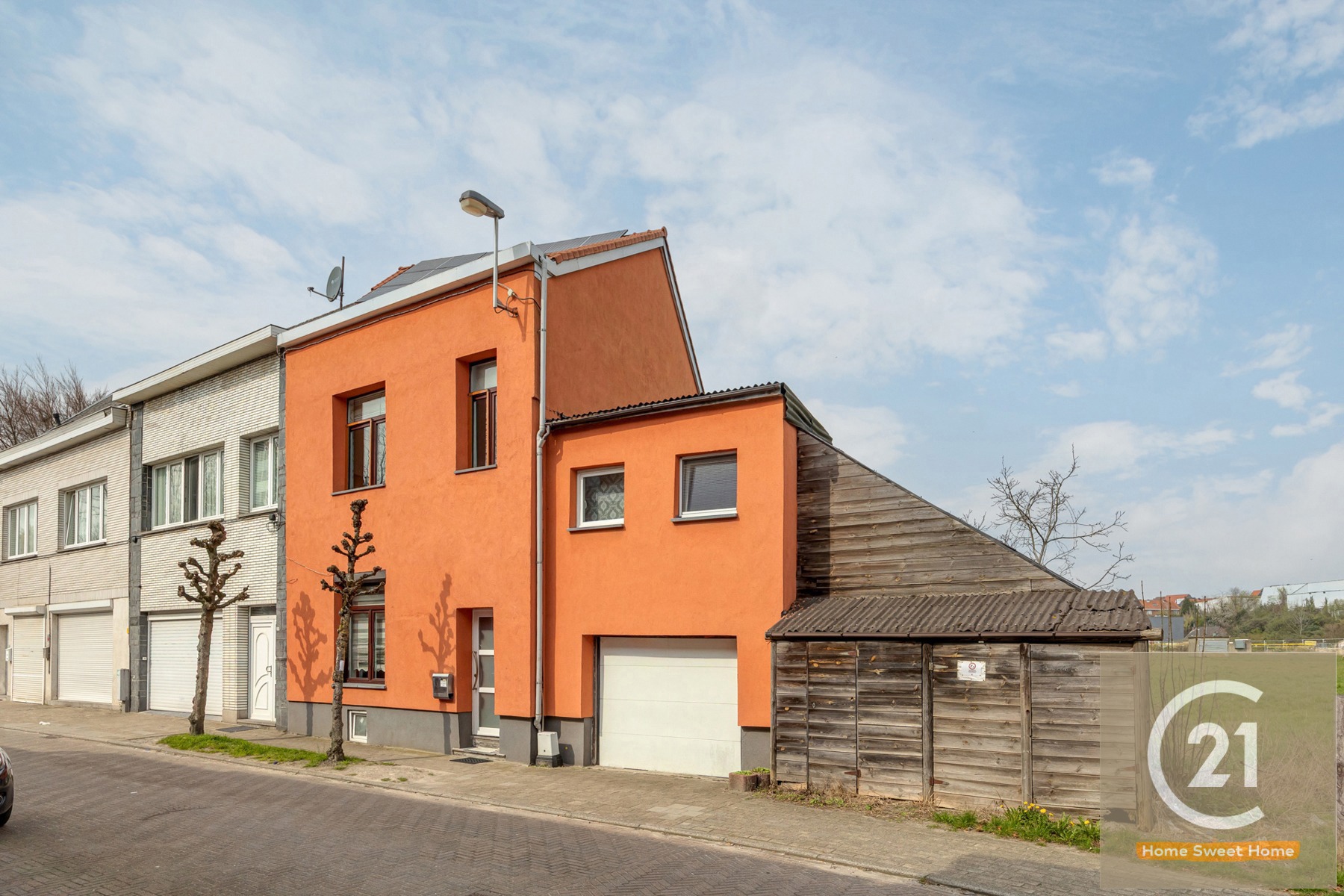 Ruime 3-gevel woning met nieuwe dak, 5slaapkamer, 3 badkamers - foto 1