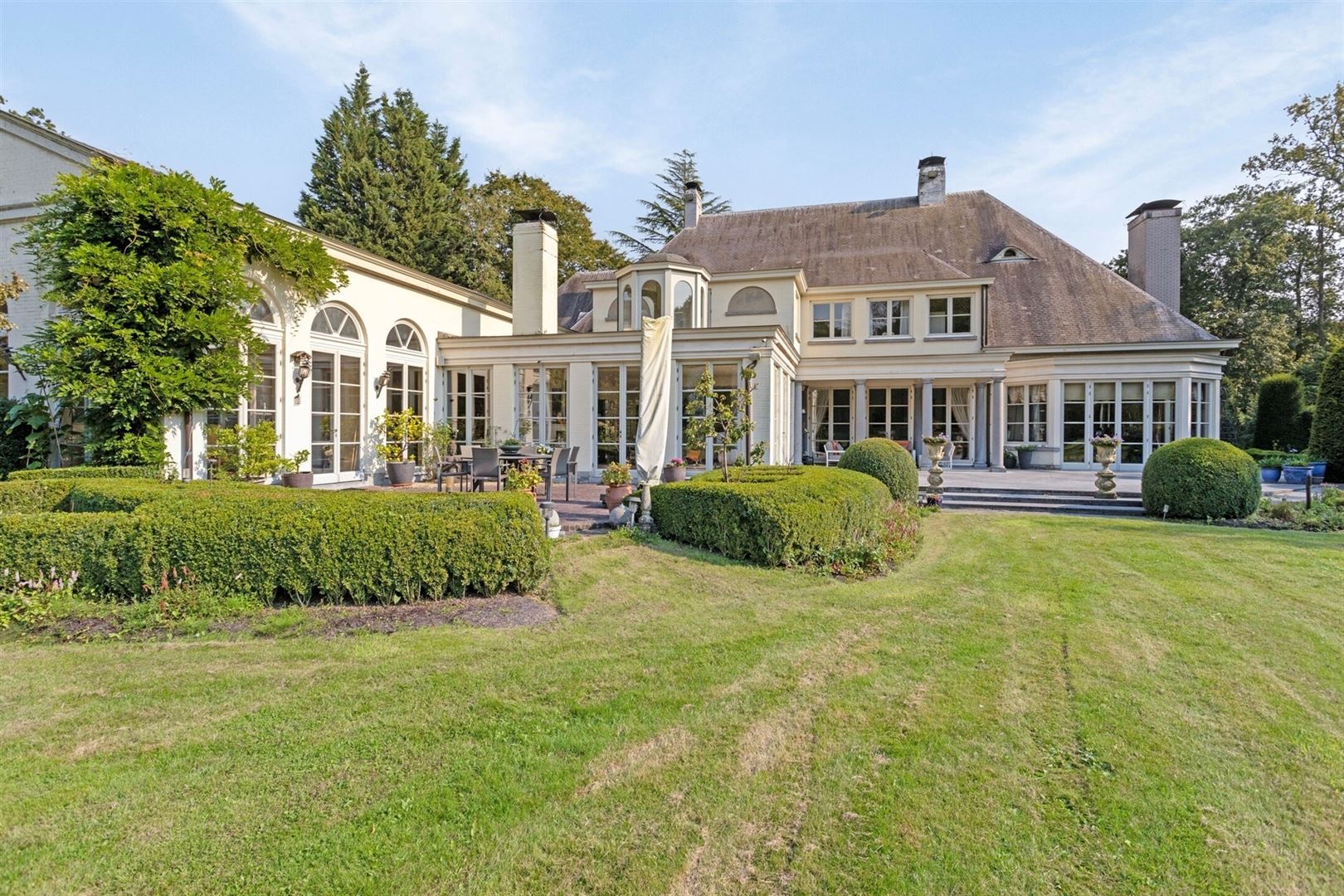 House for sale in Brasschaat with 5 bedrooms - photo 2