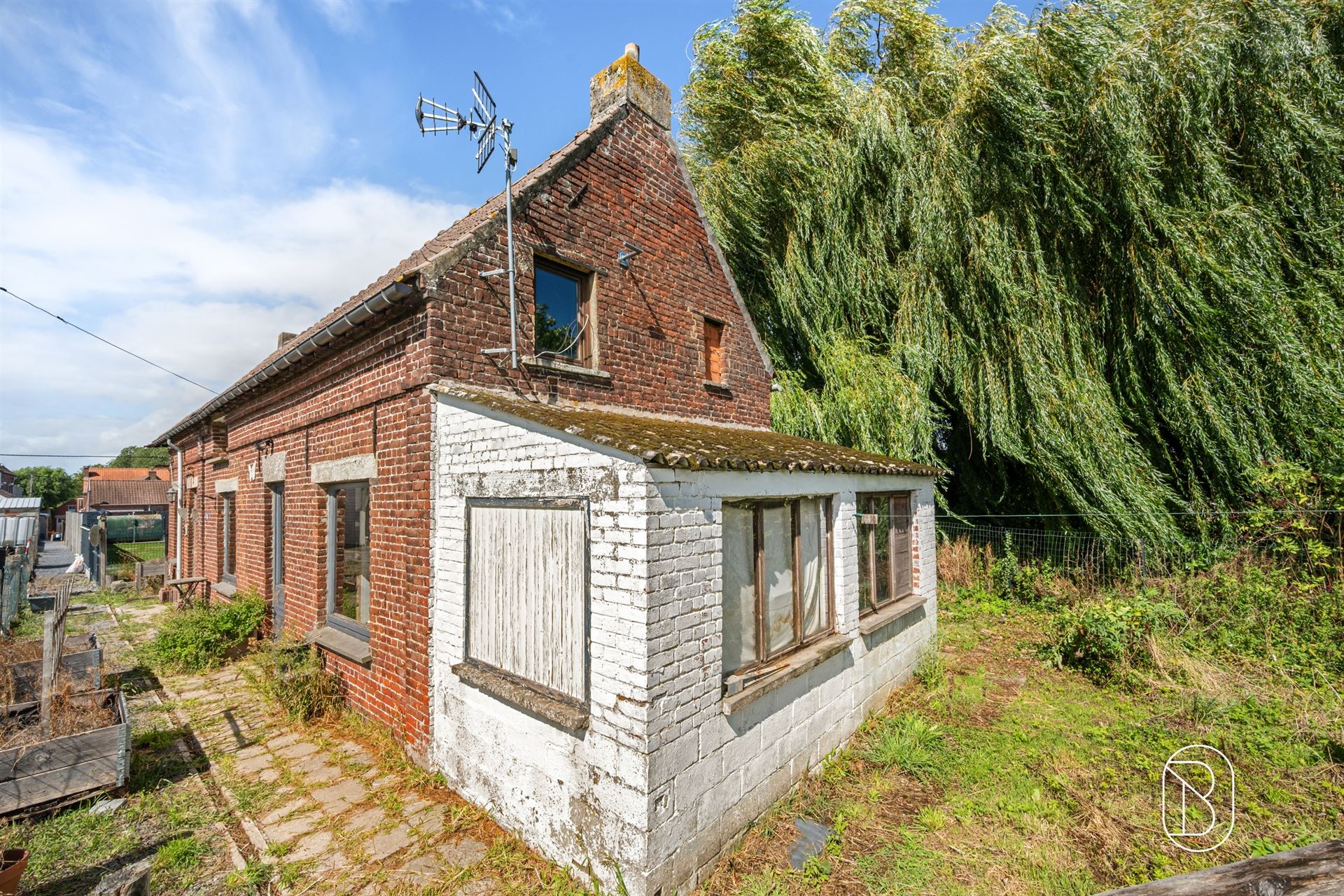 Volledig te renoveren woning, veel potentieel! - foto 4