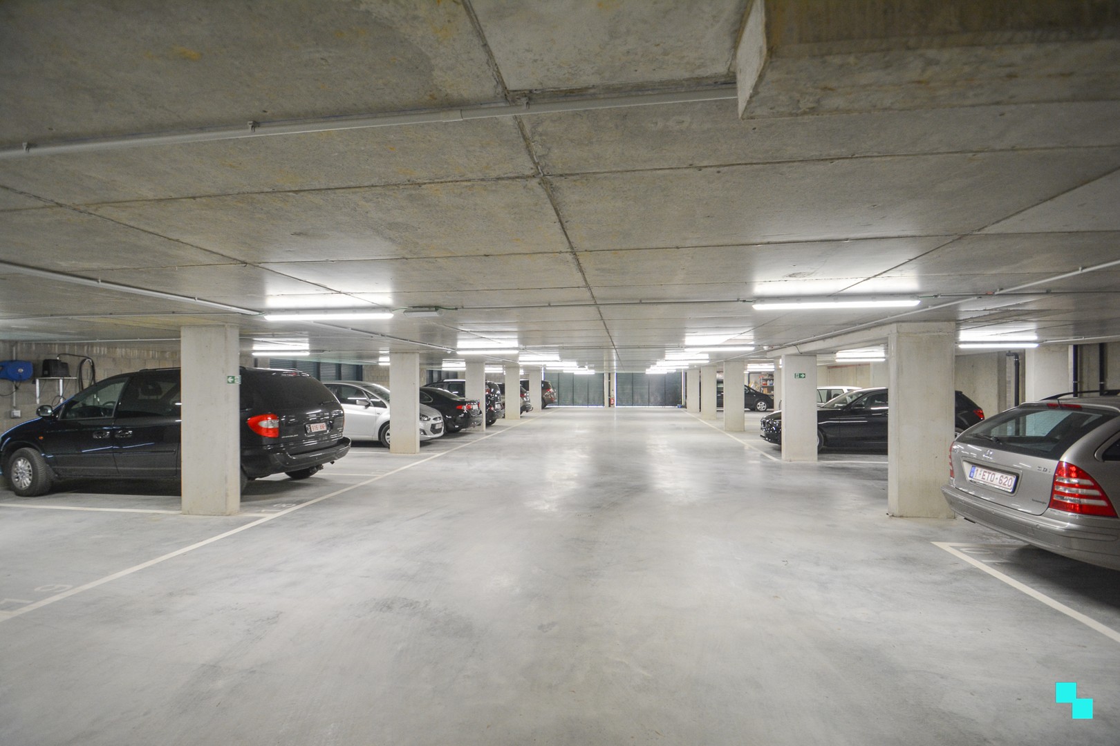 Binnen- en buitenparkeerplaatsen nabij centrum Ingelmunster - foto 3
