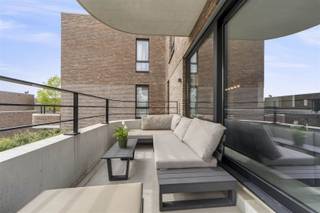 TE KOOP: Stijlvol appartement met zuidgericht terras én kanaalzicht in Hasselt!Welkom in oHase, een unieke woonomgeving in de Frans Tempelsstraat te...