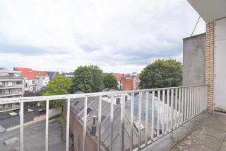 Appartement gelegen op de 5de verdieping  links in een gebouw met 6 verdiepingen hoog. Het Stadspark net om de hoek en in de onmiddellijke...