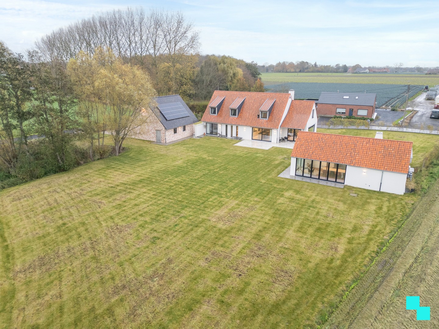 Landelijk gelegen te Ardooie: unieke nieuwbouwwoning (2023) met twee bijgebouwen op een perceel van 5.000 m² - foto 2