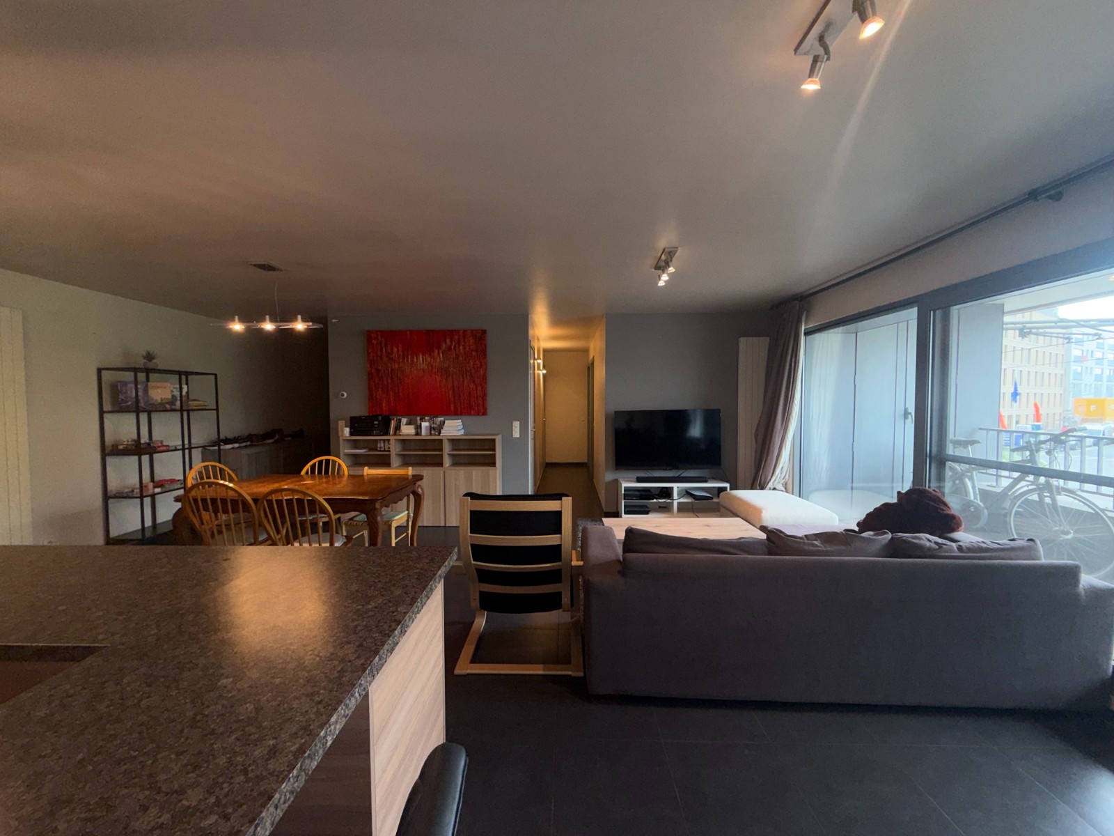 Ruim 3 slaapkamer appartement op ideale ligging. - foto 4