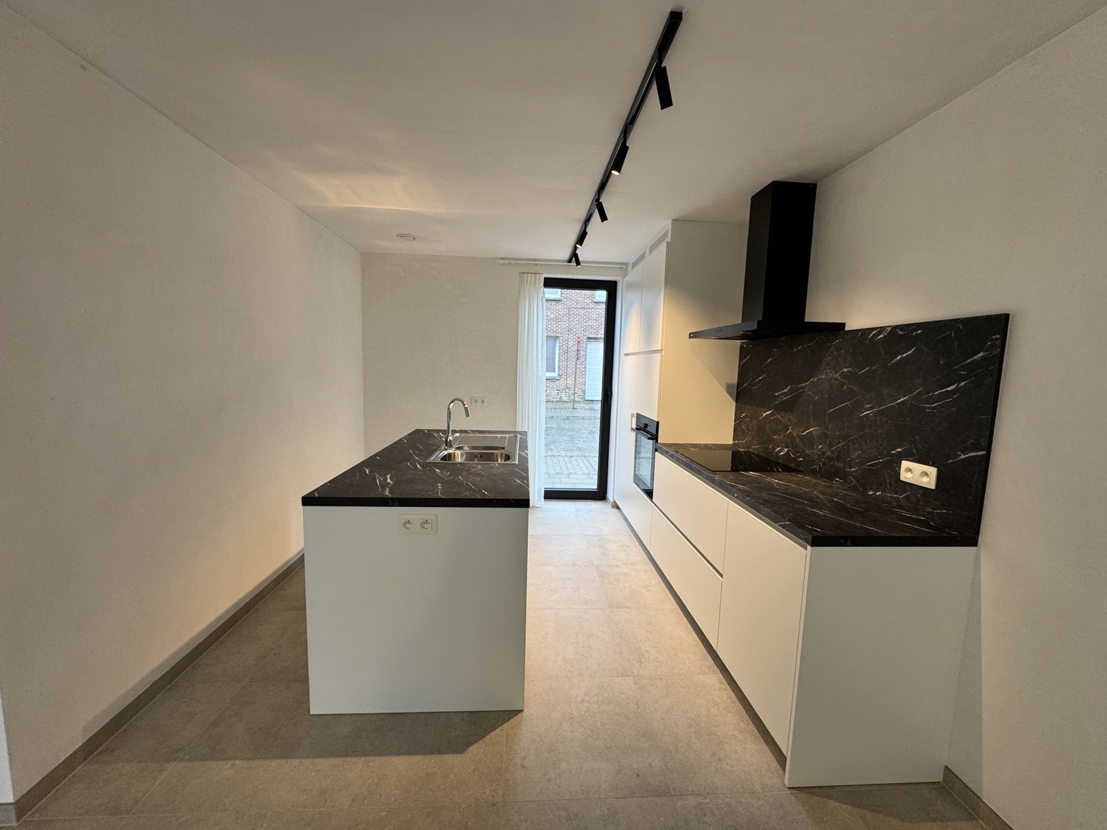 Te huur: energiezuinig nieuwbouwappartement met terras, tuintje en autostaanplaats te Berlare - foto 4