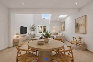 Vakkundig gerenoveerde woning met aangename leefruimtes nabij het centrum van Roeselare &amp; het Geitepark.<br />Mooie stadstuin met mogelijkheid tot aankoop van een garage die paalt aan de tuin.<br /><br /><strong>Indeling:</strong><br />Inkomhal met gastentoilet.<br />Ruime (fietsen)berging met technieken &amp; wasplaats.<br /><br />De woning biedt een unieke leefbeleving dankzij de patio en de originele traphal tussen woonkamer en keuken. Deze zorgt voor extra licht en een aangename, natuurlijke sfeer. De keuken is nog niet geplaatst zodat je als koper nog volledig vrij kan kiezen en naar eigen smaak kan afwerken.<br /><br />De woonkamer is ruim &amp; lichtrijk en biedt een mooi zicht op de ommuurde stadstuin.<br /><br />Ruim terras en gazon.<br /><br />Op het verdiep:<br />- toilet<br />- heel ruime badkamer met lavabomeubel en inloopdouche (alle voorzieningen zitten klaar voor wie ook graag een bad wil)<br />- mezzanine geschikt als thuiskantoor, hobbyruimte of slaapkamer<br />- ruime master bedroom<br />- op de zolderverdieping nog 2 slaapkamers<br /><br /><strong>Details:</strong><br />- CV op aardgas<br />- Pvc-schrijnwerk met hoogrendementsbeglazing<br />- Conform gekeurde elektrische installatie<br />- Inbouwspots<br />- Duco C+ ventilatiesysteem<br />- Het dak, de buitenmuren en de vloer werden geïsoleerd volgens de huidige normen<br />- De nodige bekabeling is voorzien zodat zonnepanelen en/of airconditioning later eenvoudig kunnen worden geïnstalleerd<br />- Alle muren zijn reeds voorzien van een grondlaag<br /><br /><strong>Contact:</strong><br />Voor meer informatie of een bezoek, contacteer Stijn op 0491 61 42 19 of info@stijndebusschere.be.