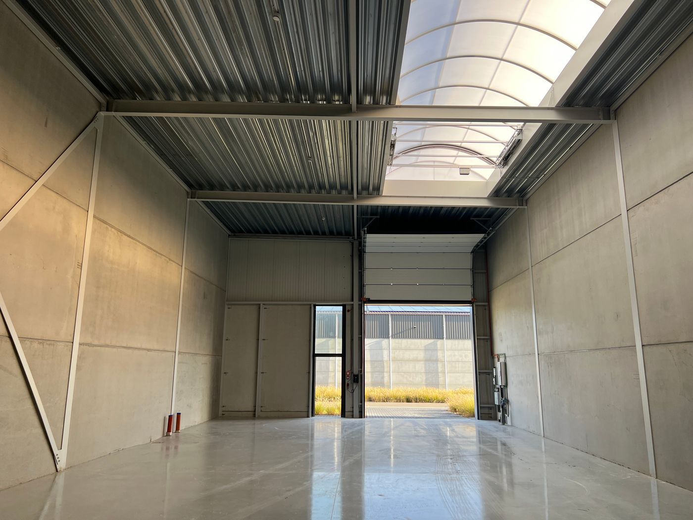 TE HUUR NIEUWBOUW KMO-UNIT VAN 210 M²  NABIJ DE E314. - foto 2