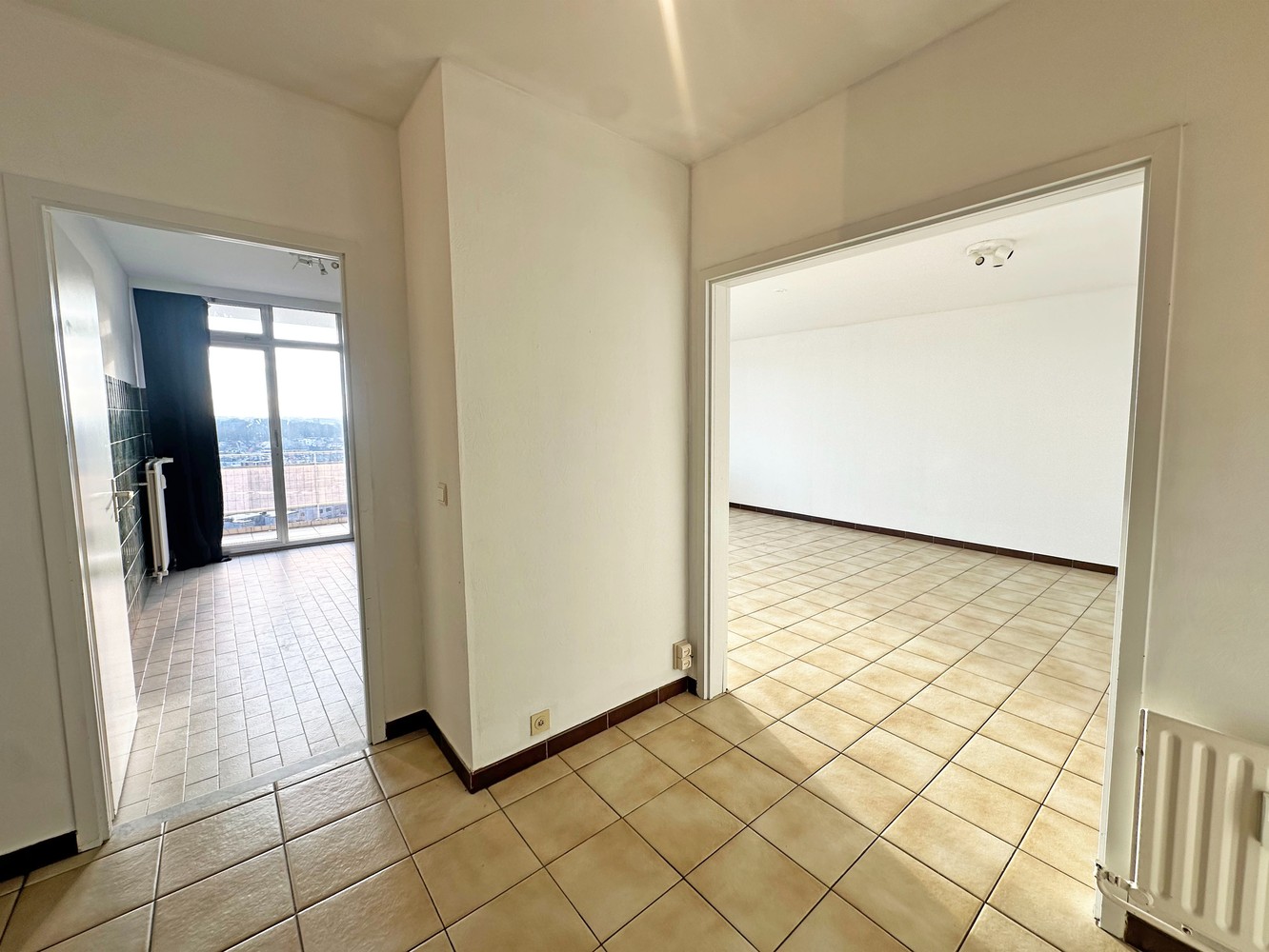 Ruim appartement  met 3 slaapkamers en garage te Berchem! - foto 4