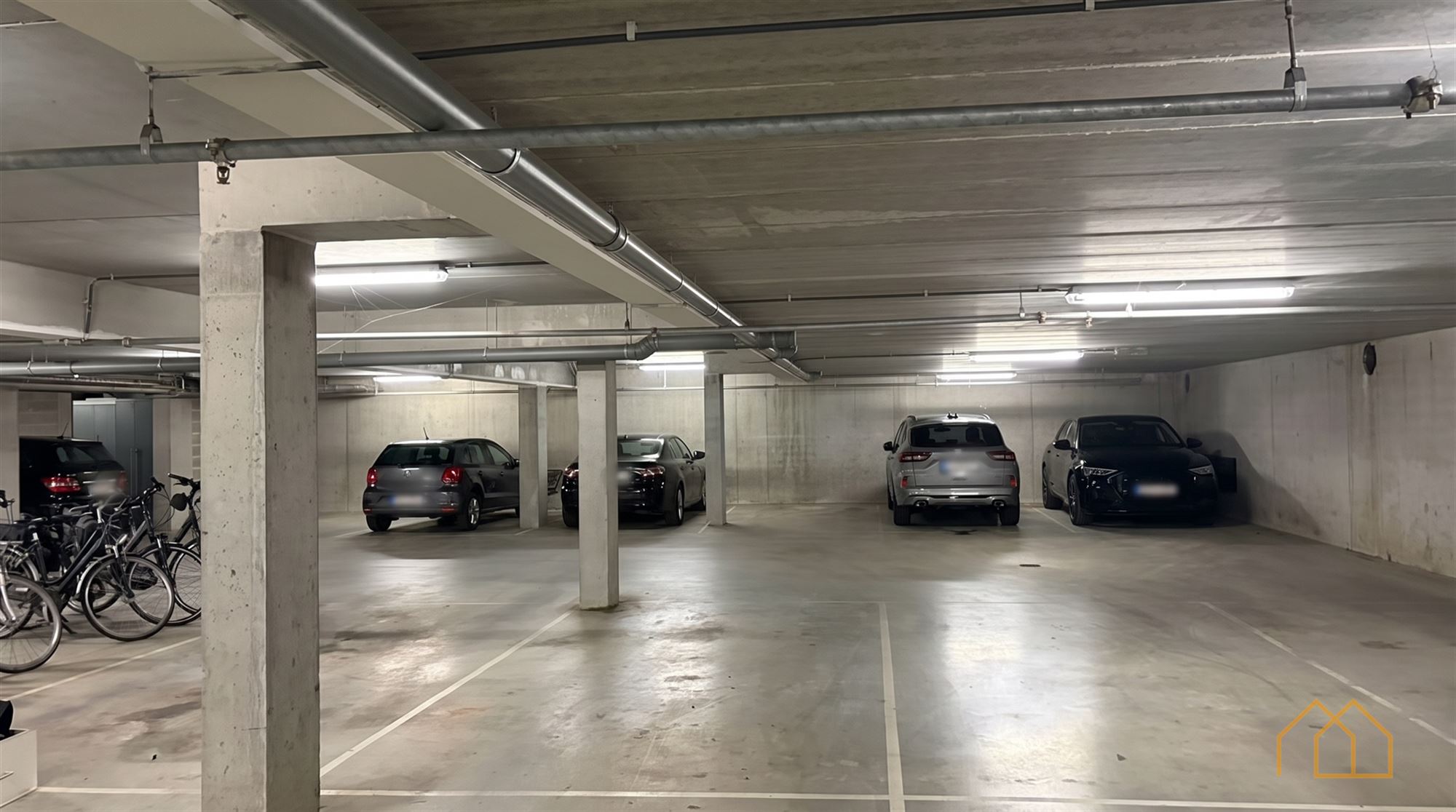 Parkeerplaats in ondergrondse garage - foto 4