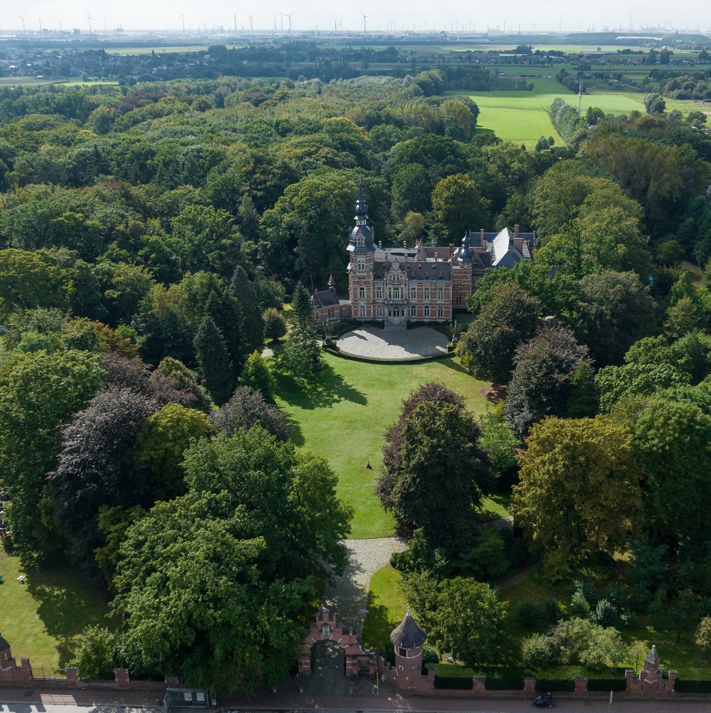 Grand appartement de château dans un domaine de parc unique ! - photo 1
