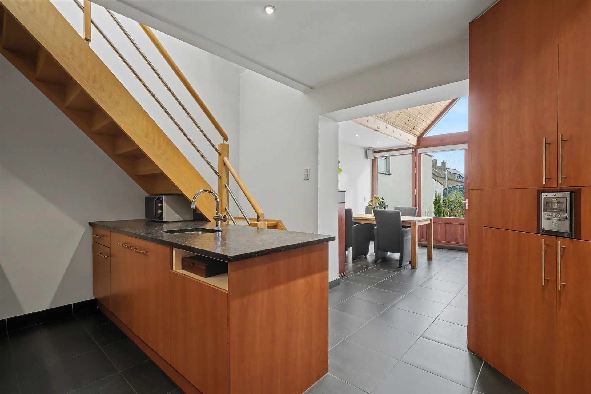 Charmante starterswoning met 3 slaapkamers en garage nabij het centrum van Sint-Gillis-Waas - foto 5