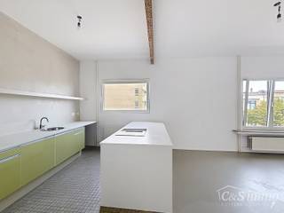 Dit aangename appartement bevindt zich op de eerste verdieping van een kleinschalig gebouw met lift, op een uitstekende ligging op wandelafstand van het Te Boelaarpark.<br />Via de inkomhal met vestiaire betreedt u de woning. De lichtrijke leefruimte geniet dankzij de grote raampartijen van een aangename natuurlijke lichtinval. Aansluitend bevindt zich de volledig uitgeruste keuken, voorzien van een koelkast met diepvriesvak, een inductiekookplaat, dampkap, oven en een aansluiting voor een wasmachine en plaats voor een droogkast.<br />De eerste slaapkamer (ca. 11 m²) ligt aan de rustige achterzijde van het gebouw, waardoor u optimaal kunt genieten van de stilte. Aan de inkomhal bevinden zich de tweede slaapkamer en de badkamer, uitgerust met een inloopdouche, een lavabo en een toilet.<br />Tot slot beschikt het appartement over een gezellig, inpandig terrasje aan de achterzijde van het gebouw, een ideale plek om even tot rust te komen.<br />Maandelijkse kosten bedragen 150 euro (incl voorschot water & verwarming).<br />Beschikbaar vanaf 01/08/2026
