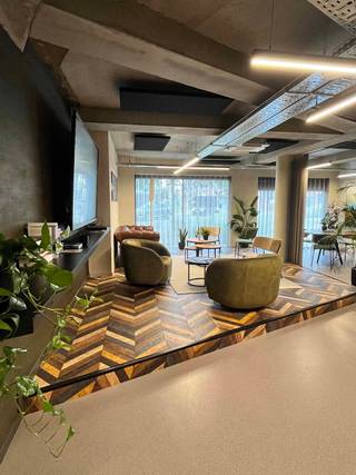 ✨ Jouw kantoor, jouw community – bij HVO in Geel!

Ben je ondernemer en zoek je meer dan enkel een werkplek?
Bij HVO Co-Working krijg je een kantoor én een netwerk dat je business doet groeien.

Waarom kiezen voor HVO?
- Centrale ligging + gratis parking
- Volledig ingerichte kantoren (incl. poetsdienst)
- Netwerk van experten binnen handbereik
- 24/7 toegang met digitale sleutel
- Inspirerende community &amp; masterclasses 
- Internet inbegrepen alsook de nodige voorzieningen zoals airco 'Daikin'
- Catering mogelijkheden

Er zijn op heden nog verschillende kantoren beschikbaar. 
De prijs voor een kantoor met 1 bureau en stoel bedraagt € 650 en voor 2 stoelen € 800

Klaar om jouw business naar een hoger niveau te tillen?
Kom langs voor een rondleiding of vraag meer info!