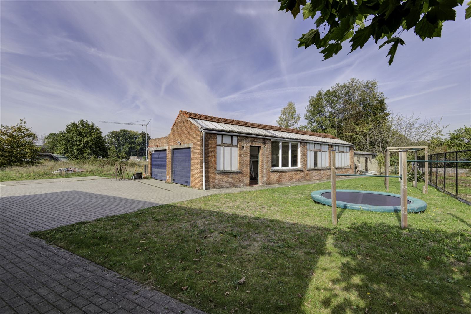 Ruime gezinswoning met groot magazijn/ werkplaats - foto 3