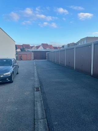 Garagebox gelegen in de Felix Timmermanstraat in het centrum van Heist.Afmetingen 5,6 x 2.7...