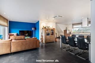 Knap dakapppartement te Sint-Katelijne-Waver. Dit verrassend ruime appartement is voorzien van alle moderne comfort, waaronder airco in living en...