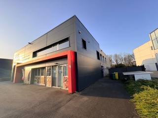 Handelsgebouw van ca 500 m² op een grond van 2.000m² gelegen regio MOL/GEEL/BALEN/MEERHOUT met showroom/winkel, magazijn, kantoor en appartement...