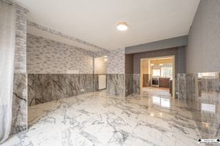 Dans la Zuidstraat à Bredene, vous trouverez cette maison rénovée  et prête à l'emploi avec quatre grandes chambres. Grâce à son emplacement...