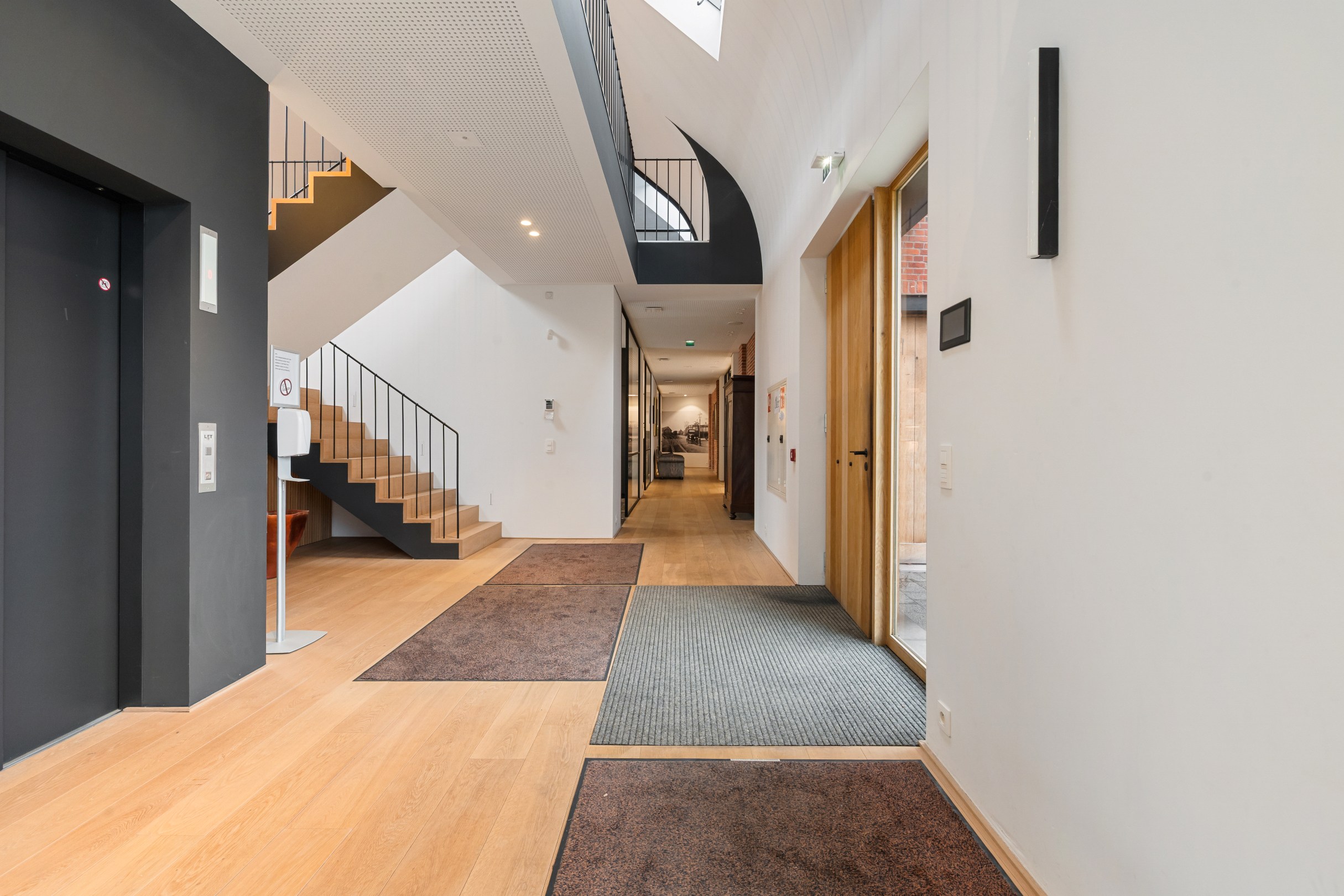 Luxueuze kantoren met flexibele oppervlakte in een historisch gebouw! - foto 4