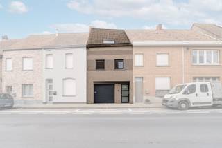 VASTGOEDTOPPER! Op zoek naar een instapklare woning (renovatiejaar 2010) met garage en tuin nabij alle faciliteiten in het prachtige Moen...