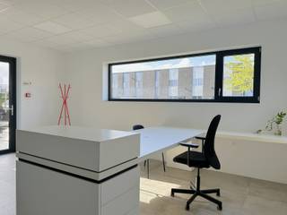 Deze instapklare kantoorruimte is uitstekend gelegen in het bedrijventerrein “De Ring” te Brecht, een zone voor ambachtelijke bedrijven en KMO’s...