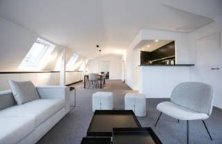 Moderne en comfortabele kantoorruimte, ideaal gelegen naast de Congreskolom, tussen het Centraal Station en de Botanische Tuinen.Talrijke...