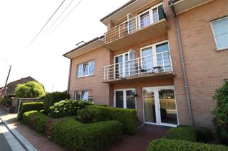 Lichtrijk, ruim opgevat 3-slaapkamerappartement. Aangenaam dorpsplein met eet-, wandel- en fietsgelegenheid in de directe omgeving. Via de...