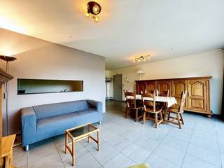 **BOEK JE BEZOEK ONLINE IN VIA WWW.IMMO3000.BE**Immo3000 heeft een ruim 2 slaapkamer appartement te huur in centrum Linden.Gelegen in de...