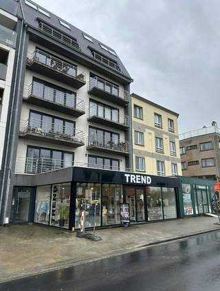 Bent u op zoek naar een stabiele vastgoedinvestering met rendement? Deze vennootschap omvat drie strategisch gelegen handelspanden op...