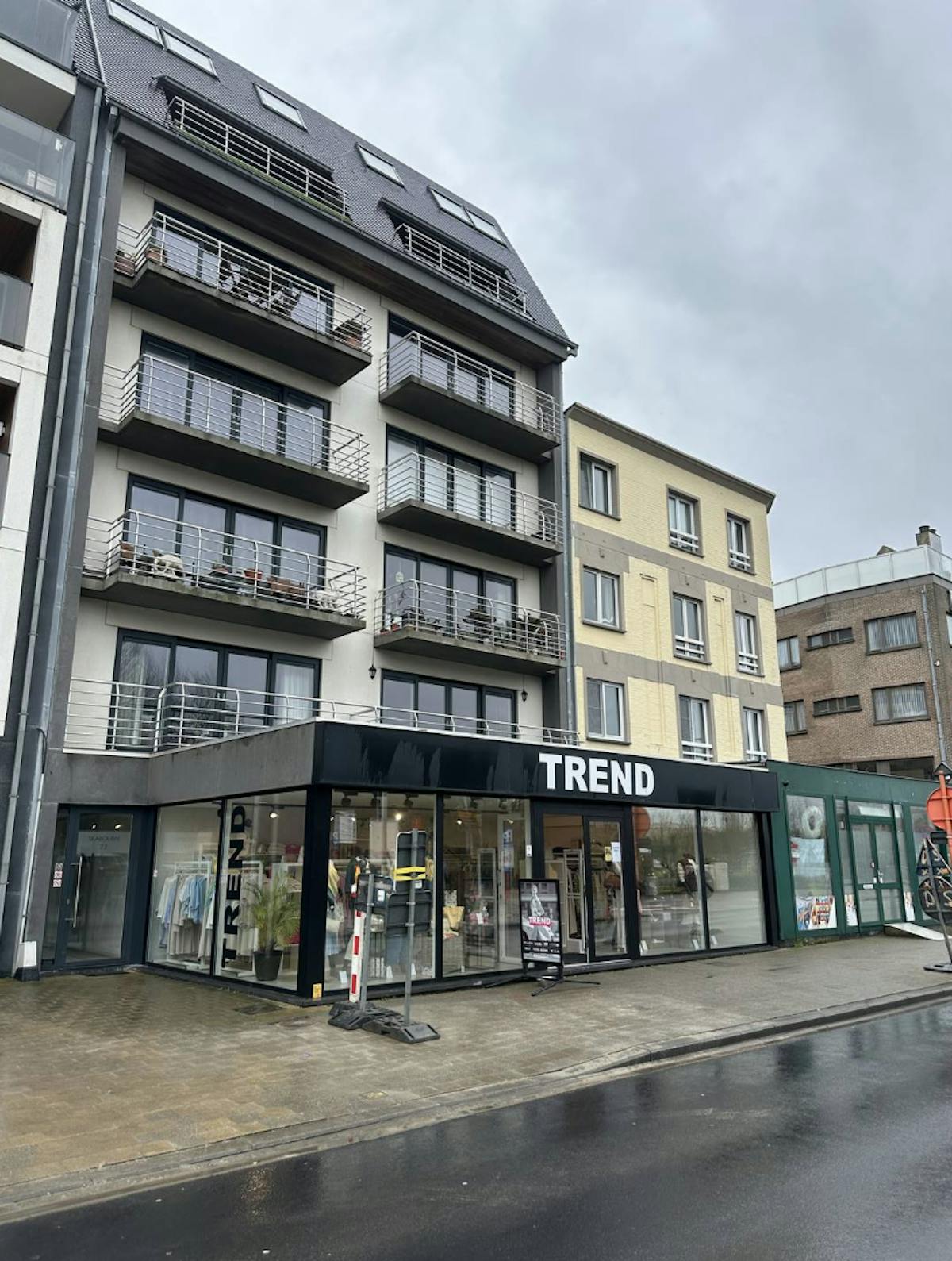 3 verhuurde handelspanden te Bredene-Oostende - foto 2