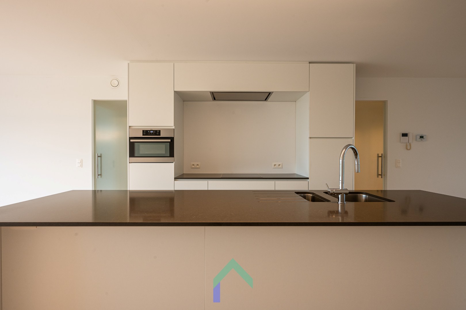 Ruim appartement met lichtrijke leefruimte - foto 5